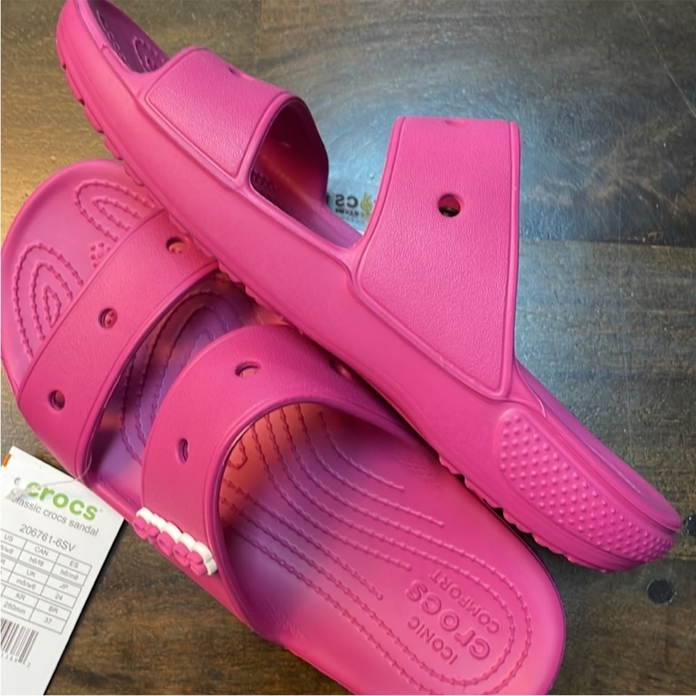 NWT! Crocs Fuchsia Fun Classic Sandals. Women’s Size 9. Includes 2 Charms. - Picture 11 of 16